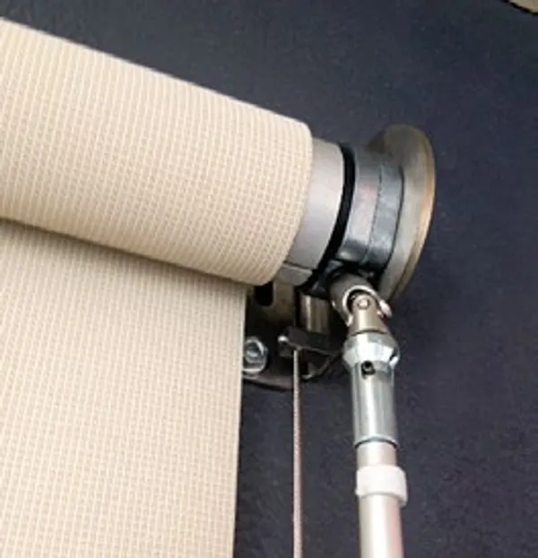 Open style headbox where rolled blind remains visible