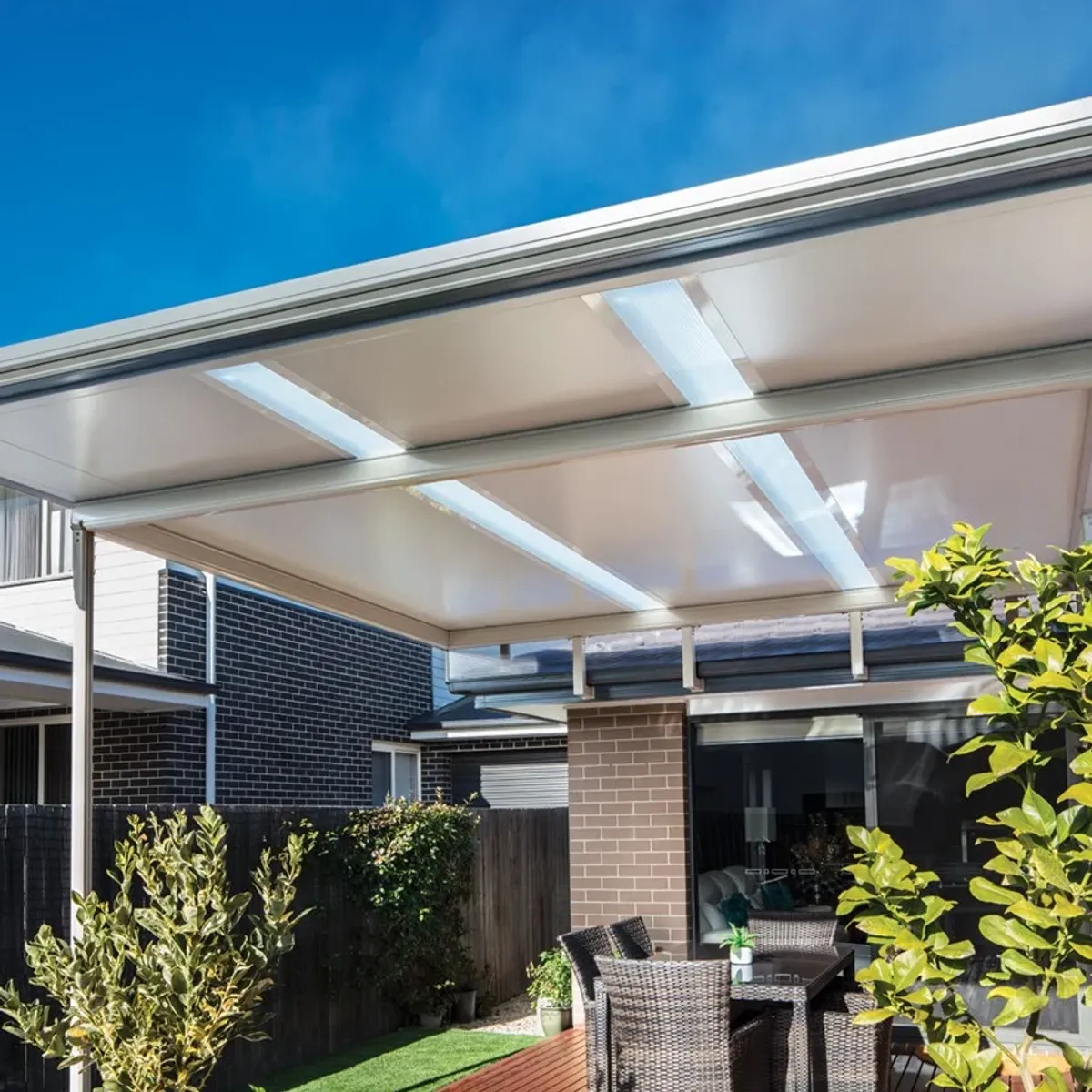 Insulated roof patio structure