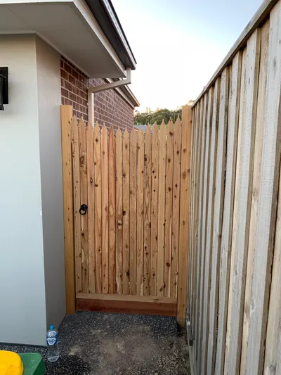 Timber Picket Fence & Gate