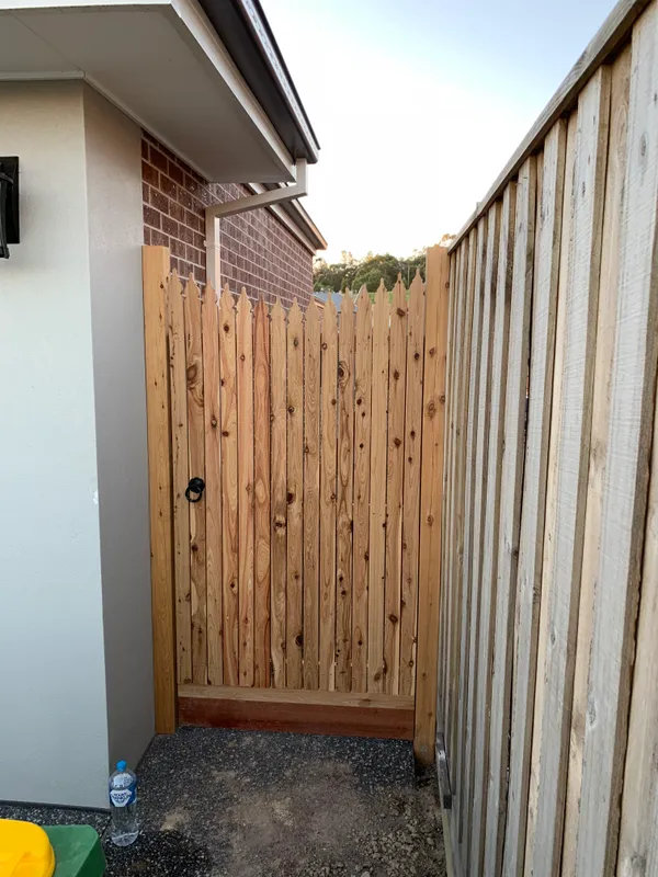 Timber Picket Fence & Gate